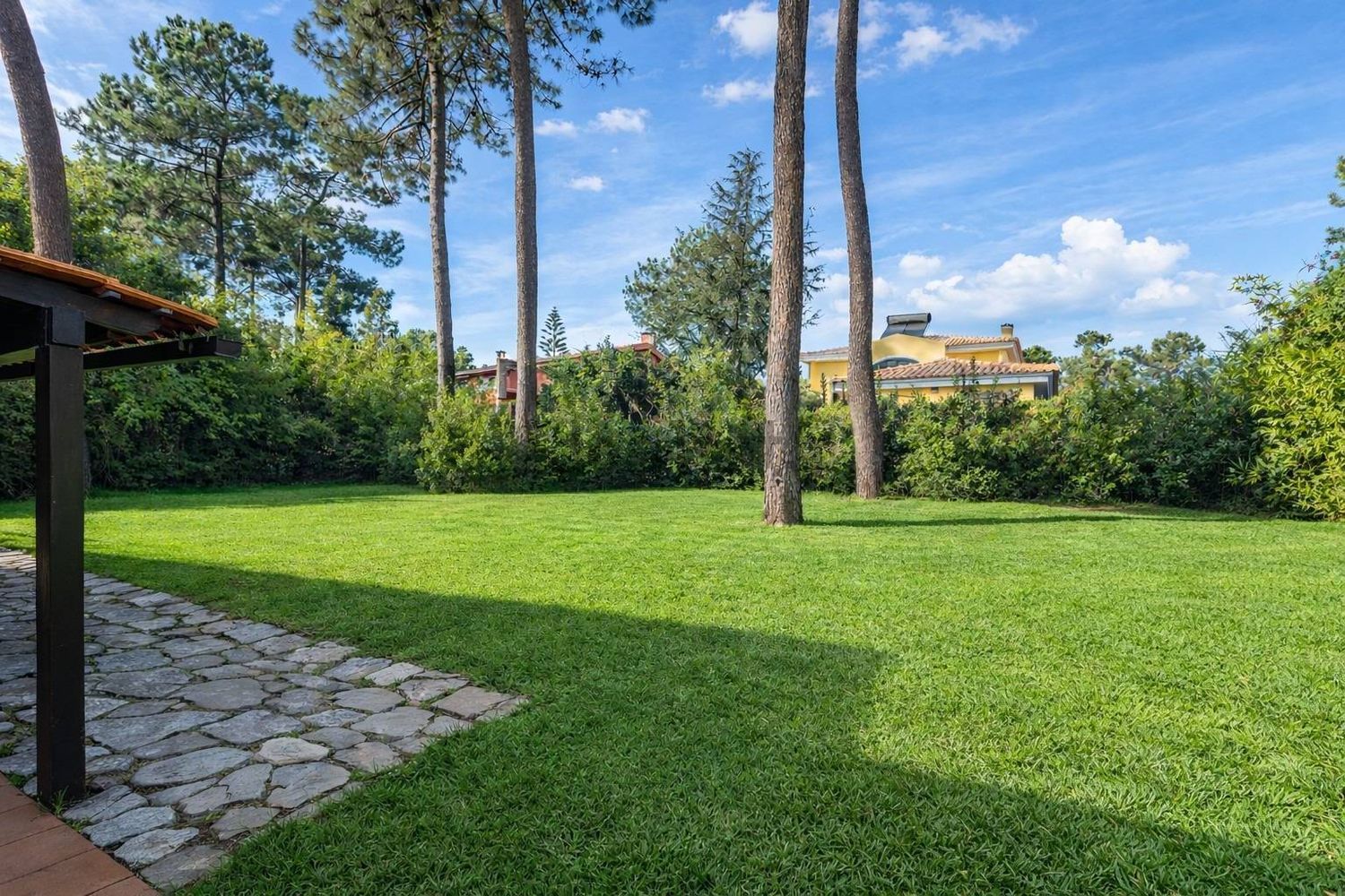 出租小楼房或独栋别墅在Rua das Margaridas, 20 - 花园