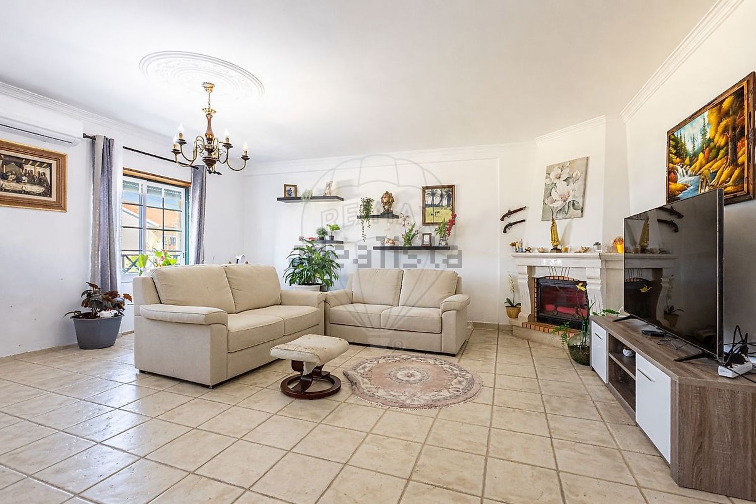 小楼房或独栋别墅出售在Rua das Flores - 客厅