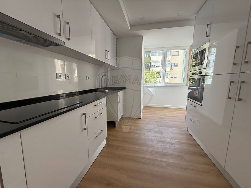 出租公寓 t3在Rua Doutor Henrique Martins Gomes