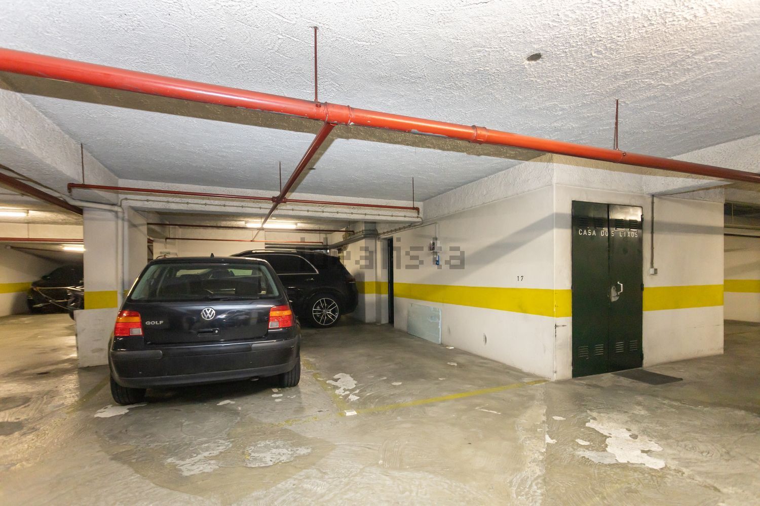 出租顶层公寓在Rua Padre Américo - 停车位