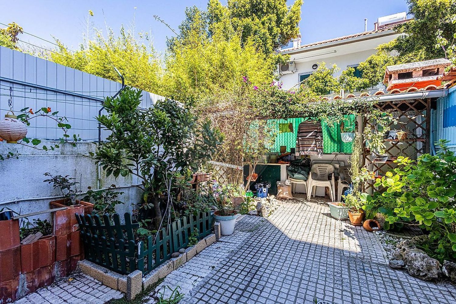 小楼房或独栋别墅出售在Estrada Sem Nome, 27 e 29 - 花园