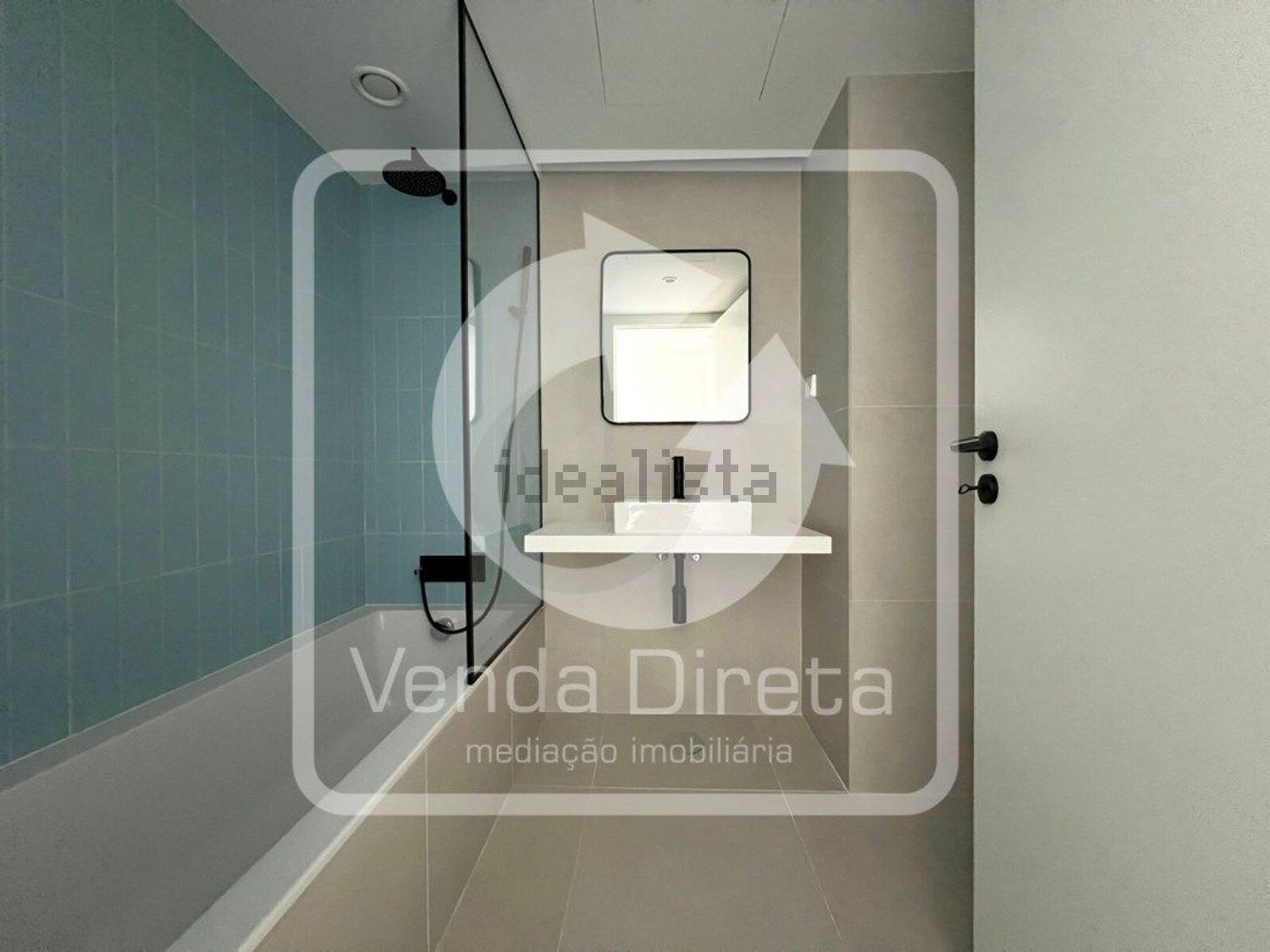 出租公寓 t2在Rua Bombeiros Voluntários do Barreiro, 17 - 卫生间