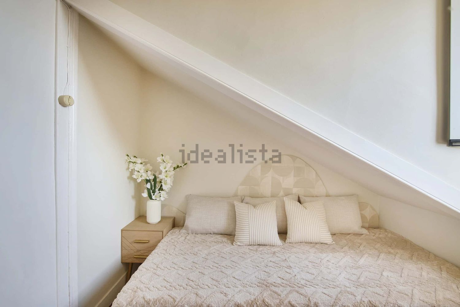 出租房间在Largo Vitorino Damásio, 2 - 卧室