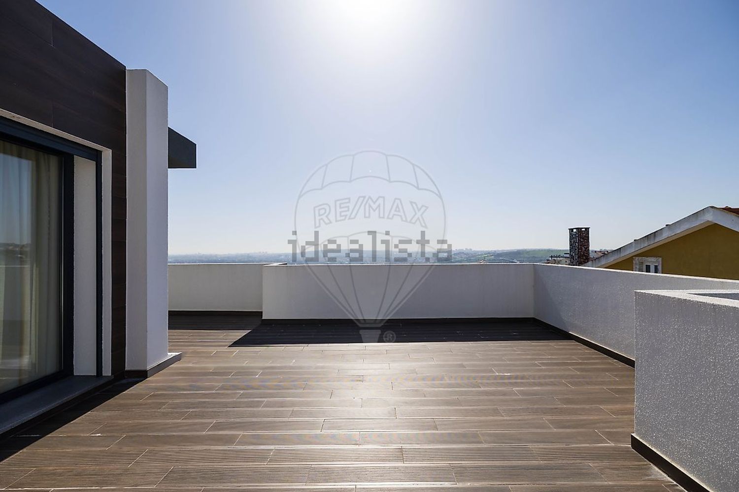 出租小楼房或独栋别墅在Rua Almeida Garrett - 照片