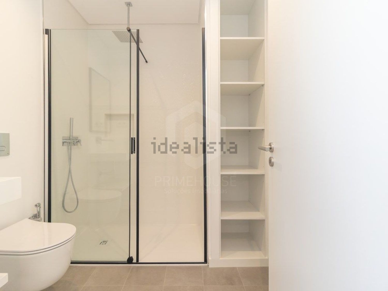 小楼房或独栋别墅出售在Rua das Galeotas, 14 - 试衣间