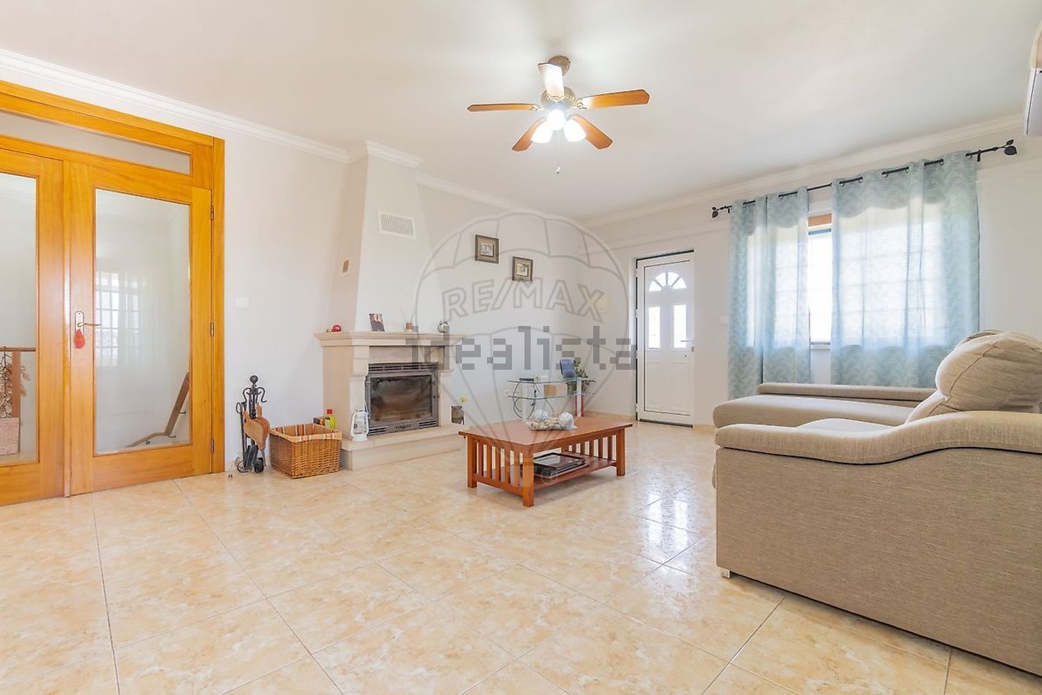 小楼房或独栋别墅出售在Rua das Flores - 客厅