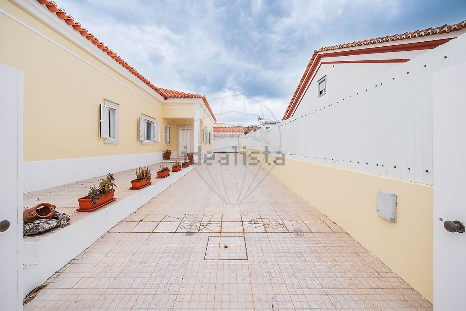 小楼房或独栋别墅出售在Rua Jorge Peixinho - 外立面