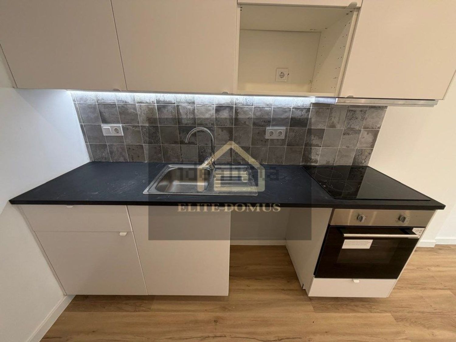 公寓 t2出售在Rua Jaime Martins Barata - 厨房