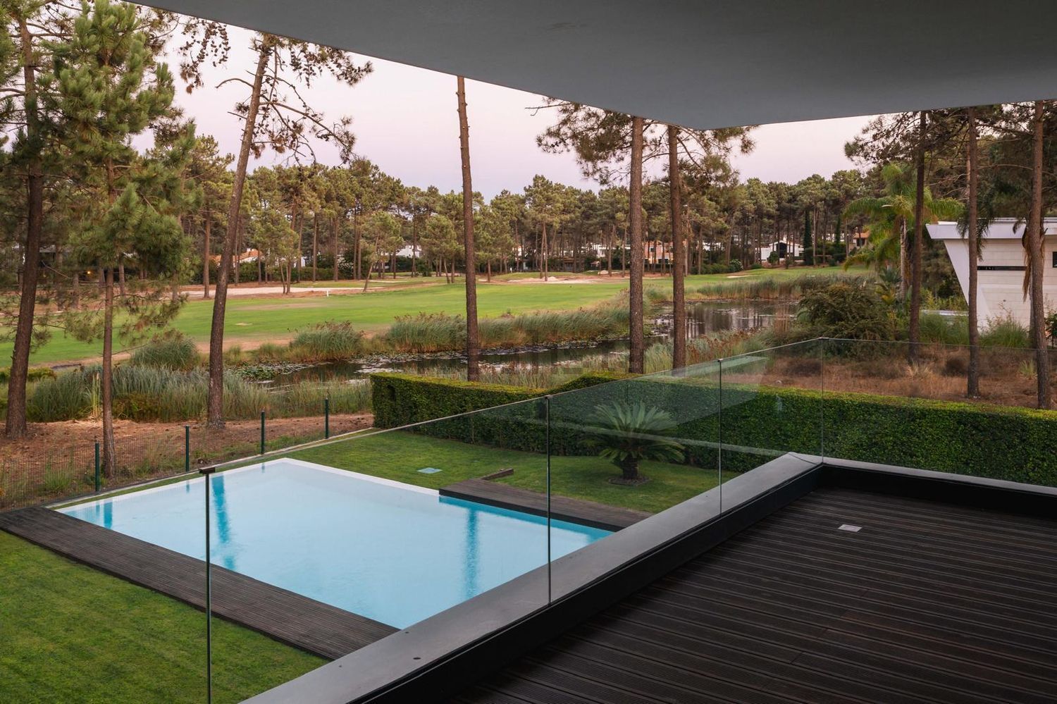 小楼房或独栋别墅出售在Rua das Mimosas - 游泳池