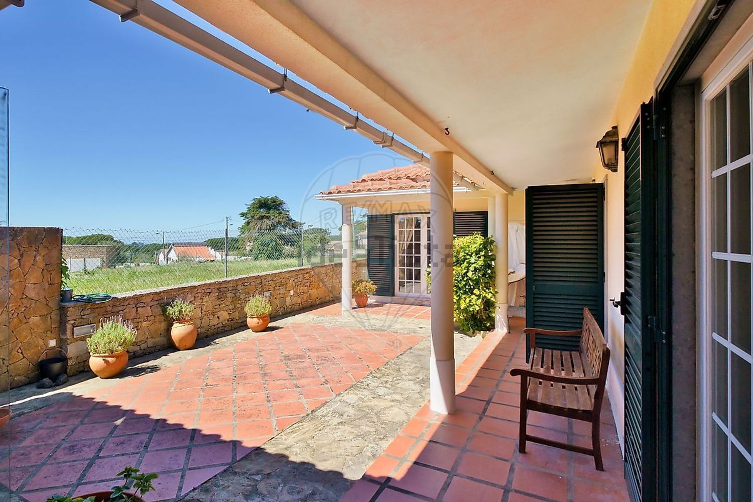 小楼房或独栋别墅出售在São João das Lampas e Terrugem - 阳台