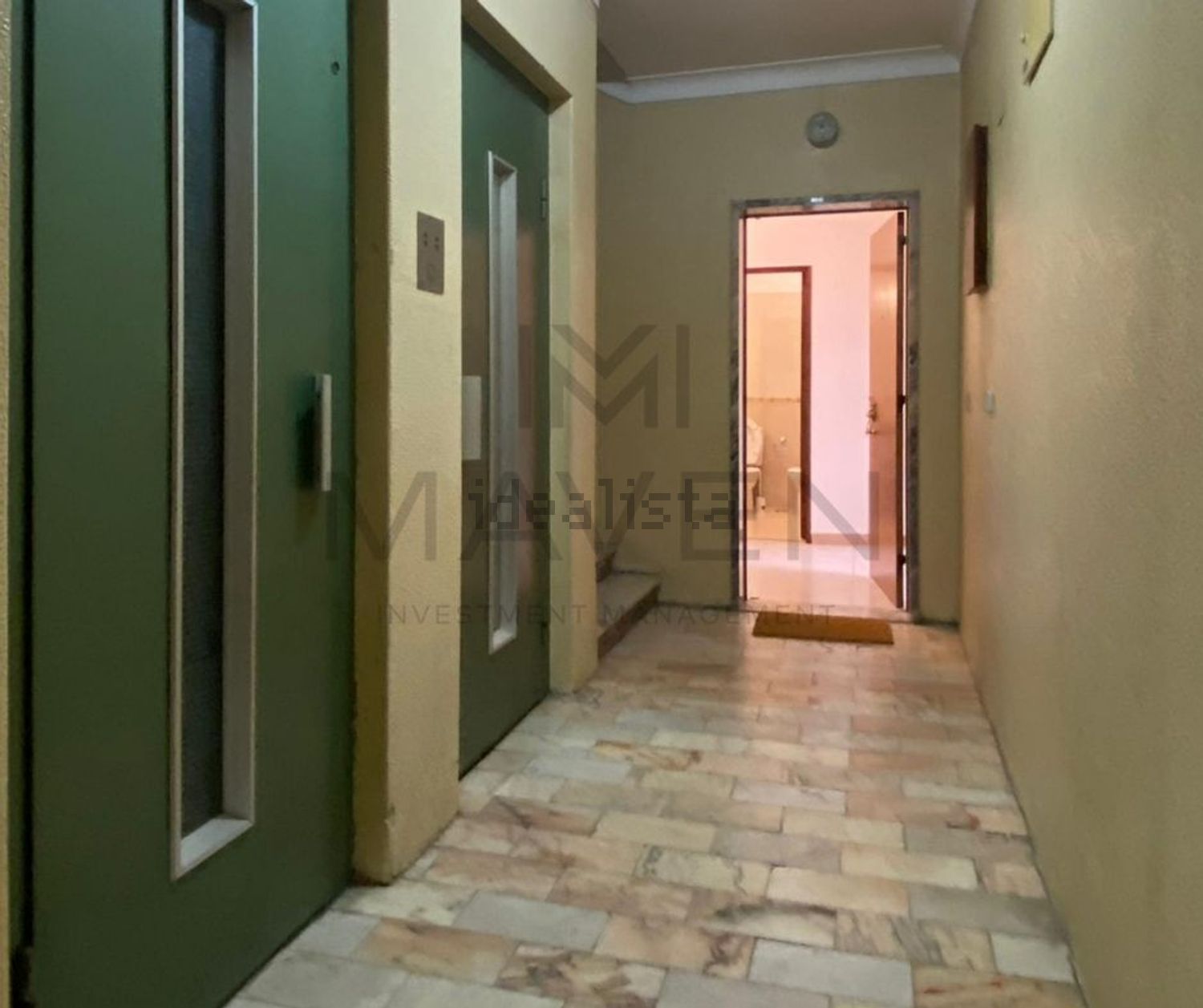 出租顶层公寓在Avenida Professor Rui Luís Gomes - 过道