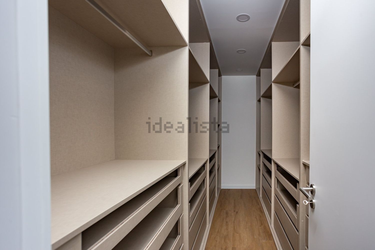 双拼别墅出售在Avenida Raul Brandão - 试衣间