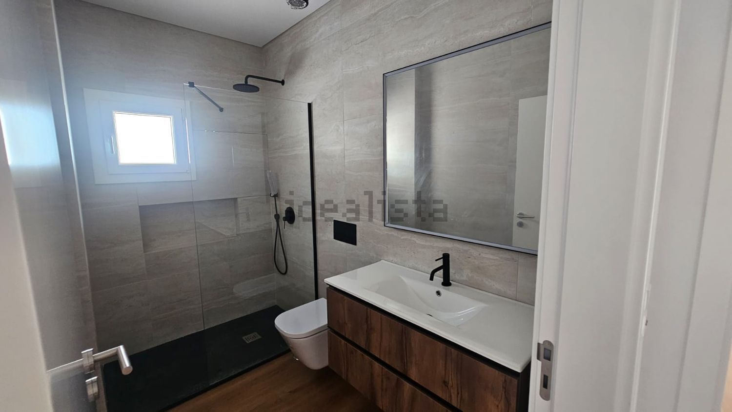 小楼房或独栋别墅出售在Rua José Malhoa, 17 - 卫生间