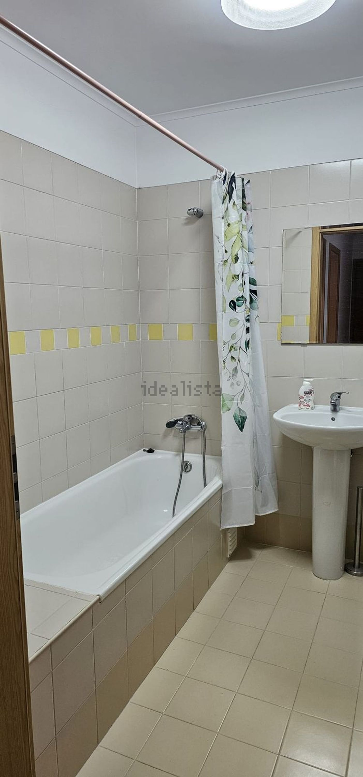 出租房间在Rua Fernando Gusmão, 12 - 卫生间