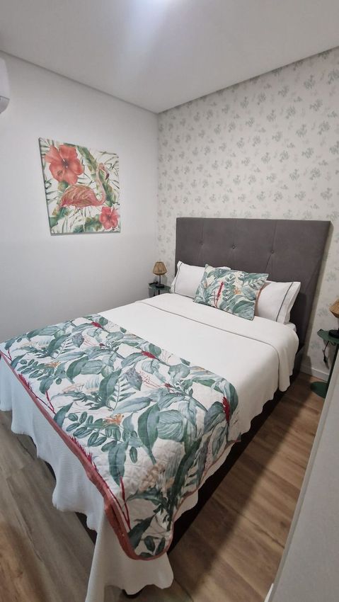 出租房间在Avenida Maria Helena Vieira da Silva, 86