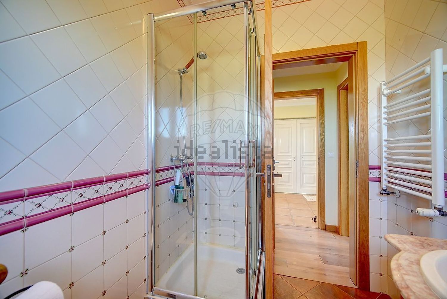 小楼房或独栋别墅出售在São Quintino - 卫生间