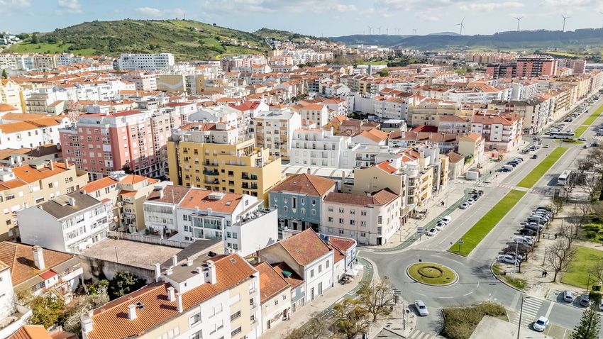 公寓 t4出售在Rua António Batalha Reis