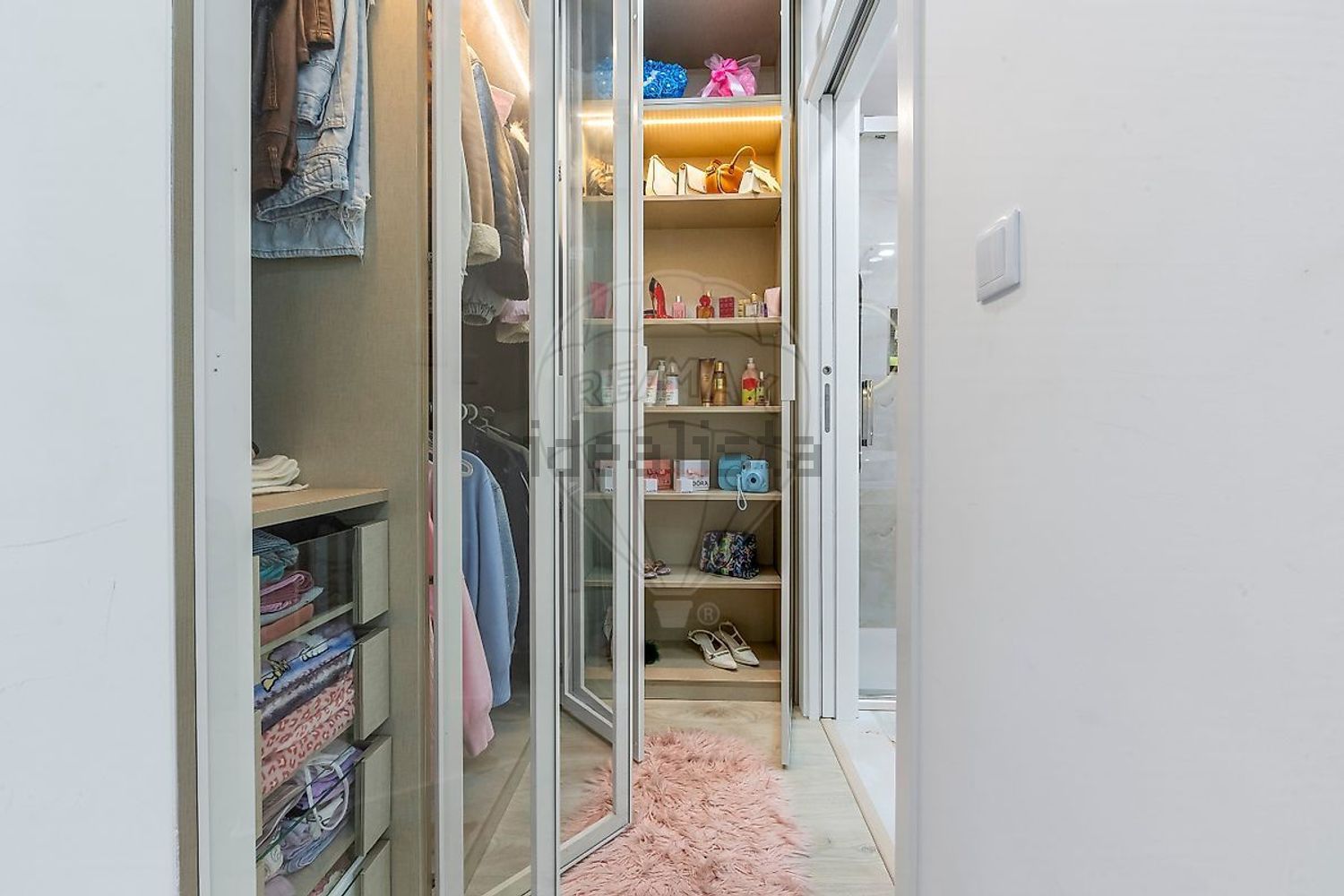 小楼房或独栋别墅出售在Rua da Ribeira - 试衣间