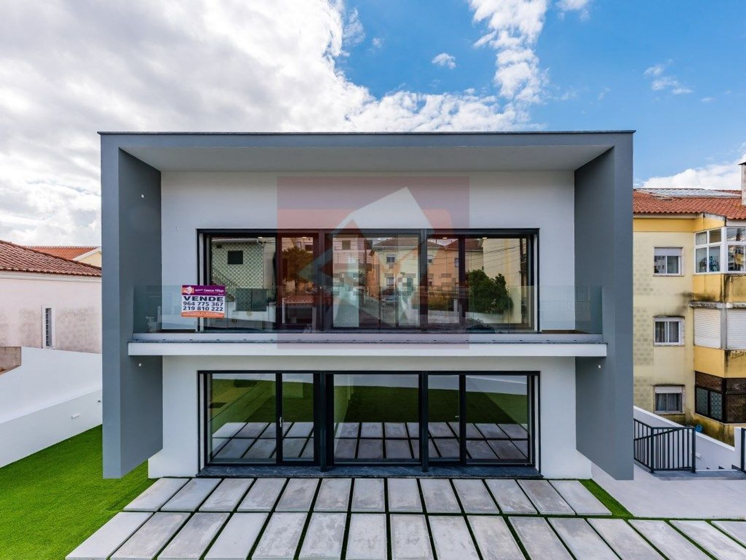 小楼房或独栋别墅出售在Pontinha e Famões - 外立面