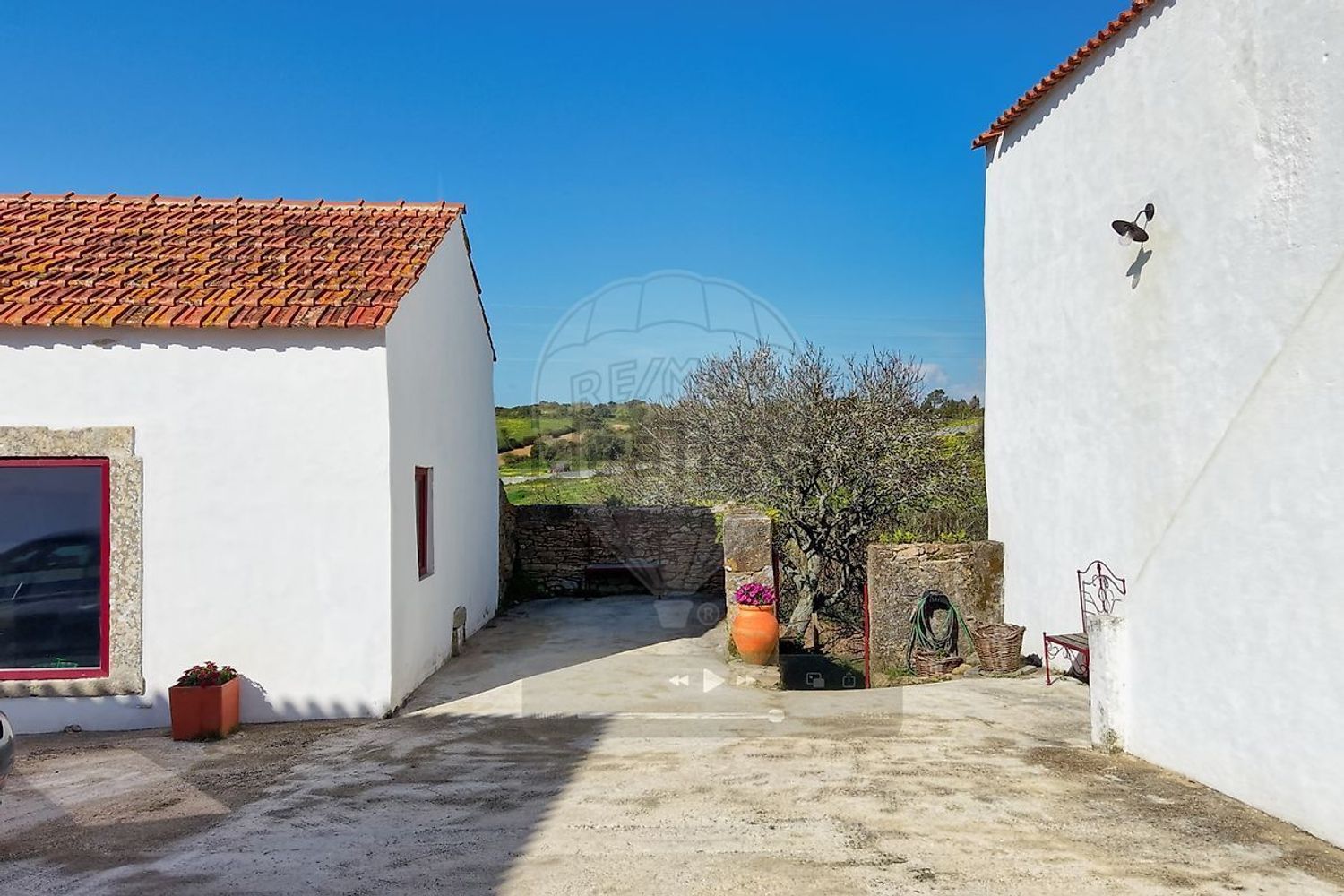 小楼房或独栋别墅出售在Rua da Liberdade - 外立面