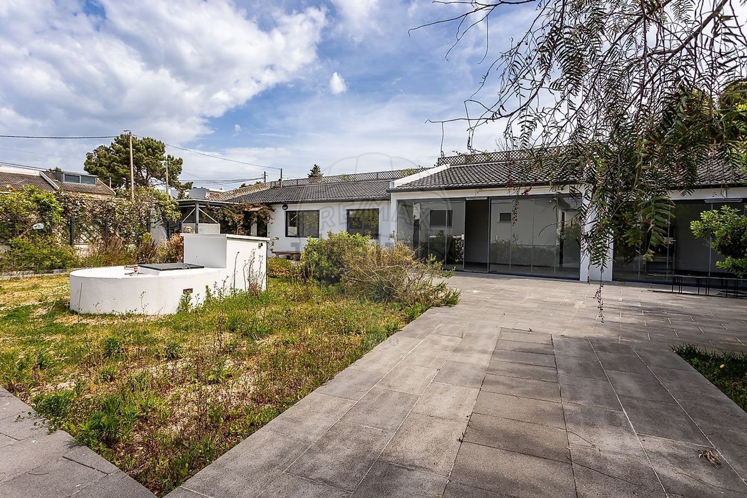 小楼房或独栋别墅出售在Rua Central - 外立面