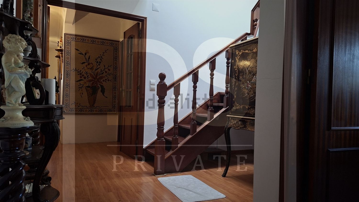 小楼房或独栋别墅出售在Santo Isidoro - 楼梯