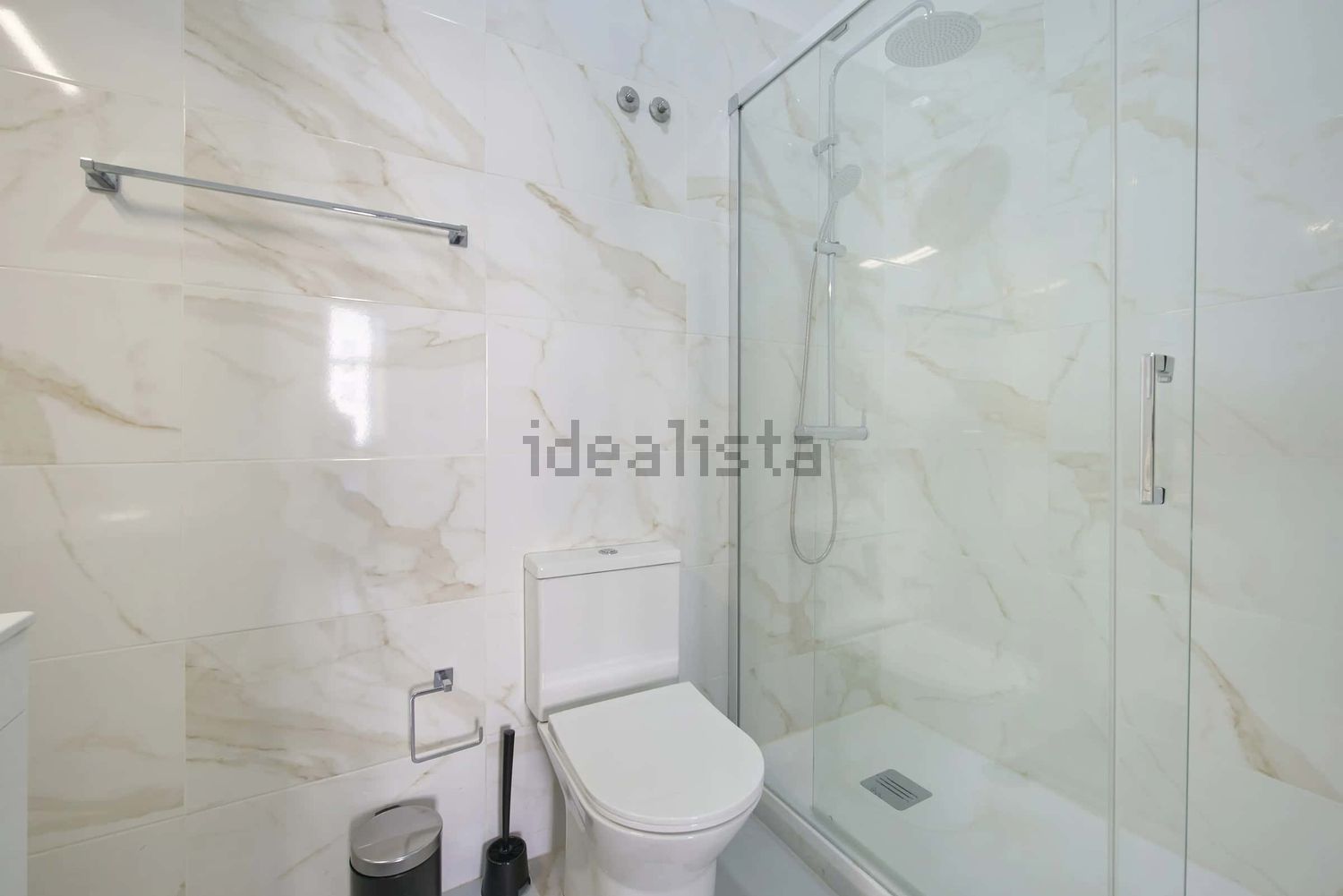 出租房间在Largo Vitorino Damásio, 2 - 卫生间