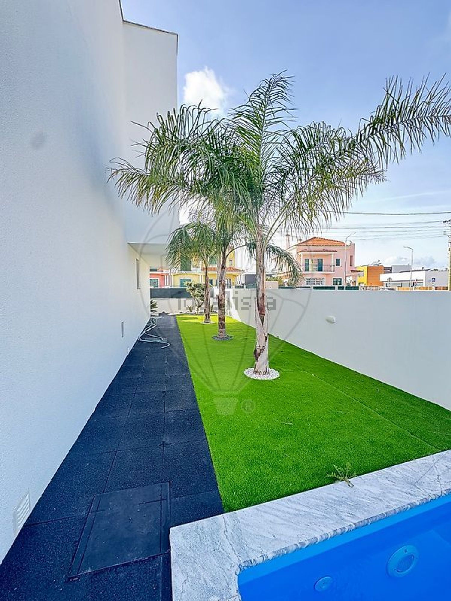 小楼房或独栋别墅出售在Alameda Miguel Torga - 花园