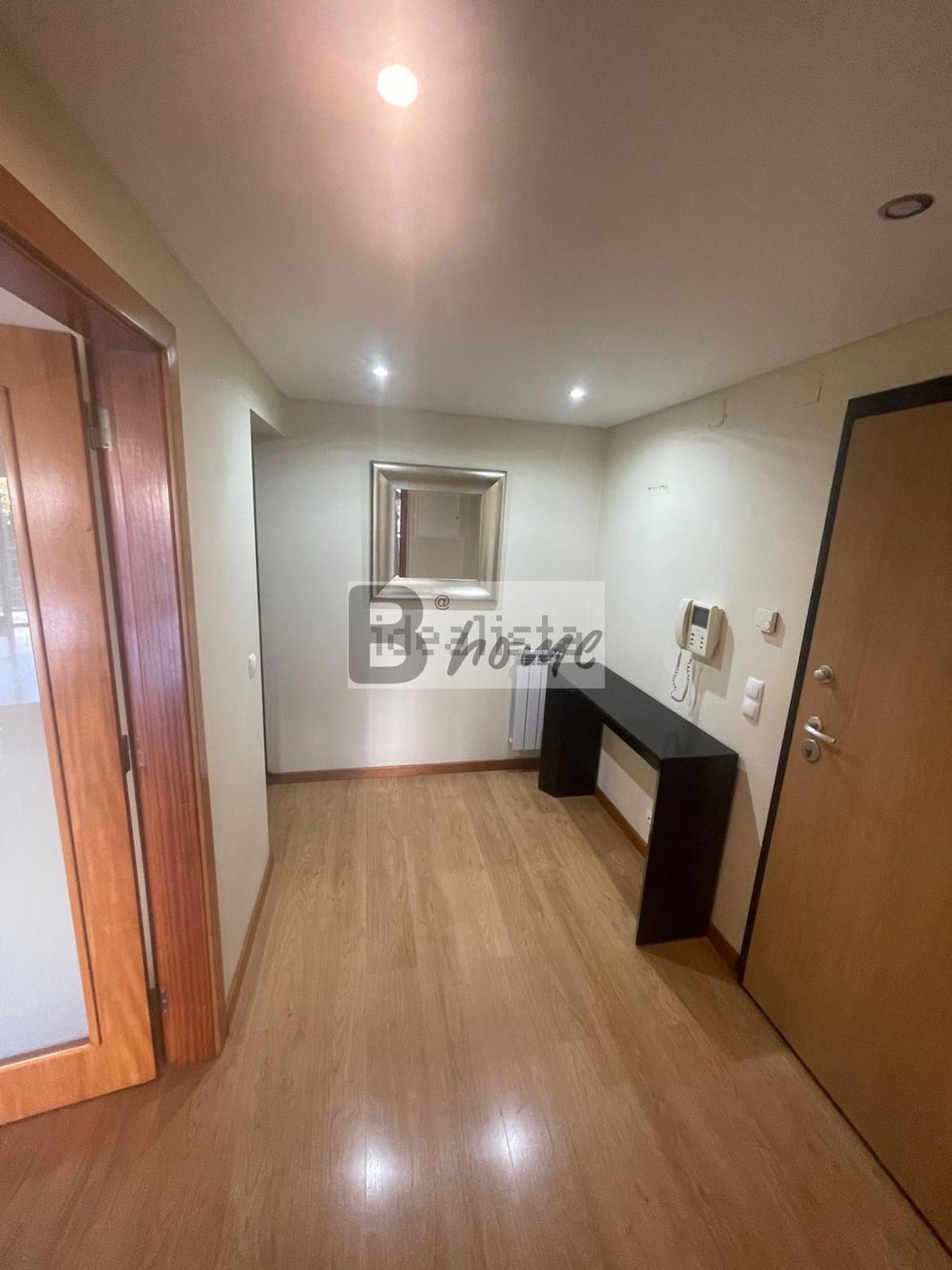 出租公寓 t2在Rua Maria Beatriz Mexia s/n - 过道