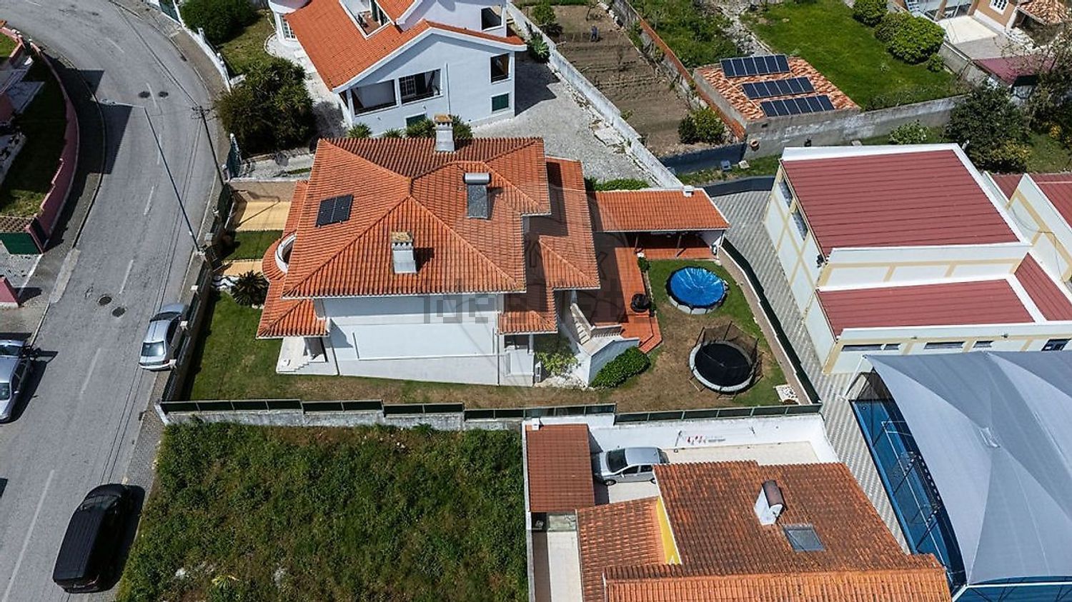 小楼房或独栋别墅出售在Rua Fernando Piteira Santos - 游泳池