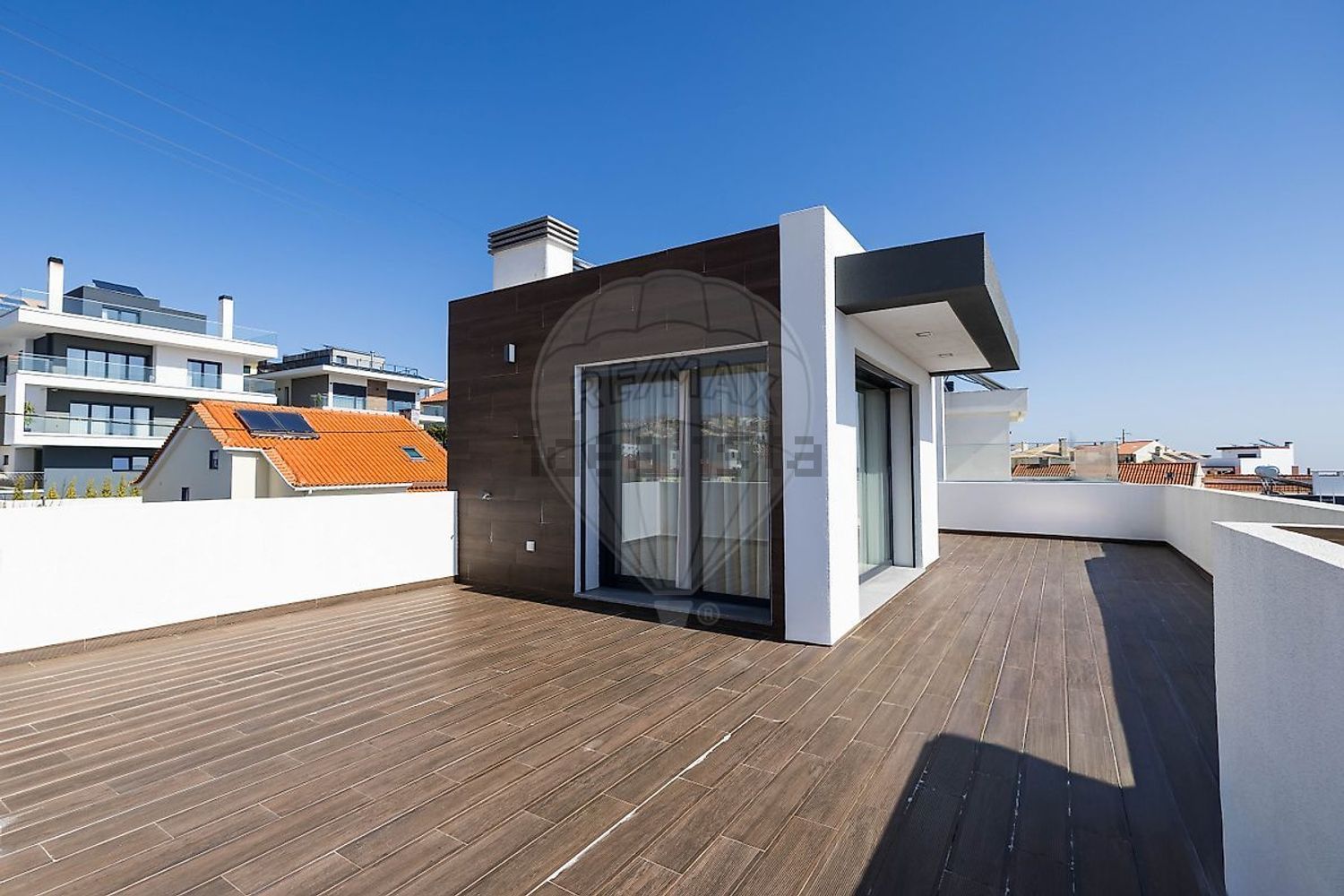 出租小楼房或独栋别墅在Rua Almeida Garrett - 照片