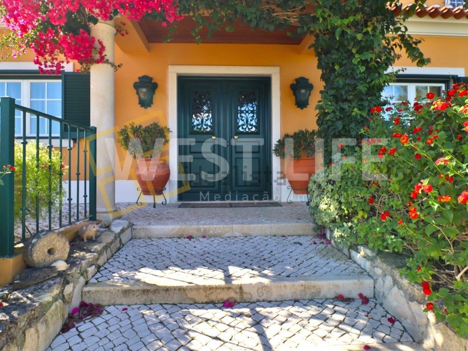 小楼房或独栋别墅出售在Turcifal - 外立面