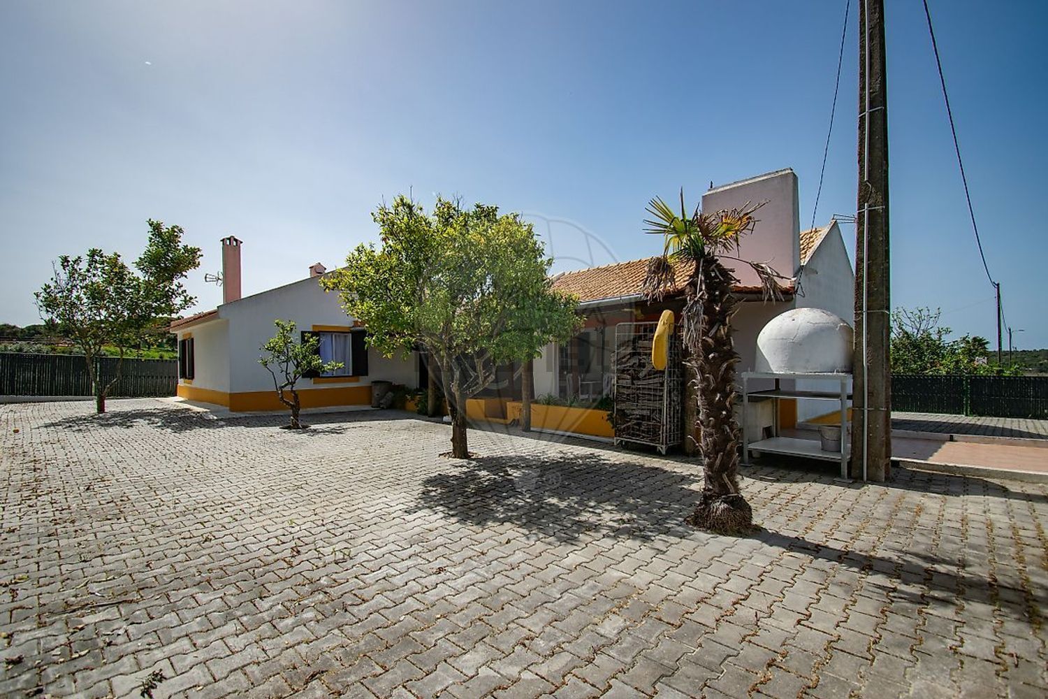 小楼房或独栋别墅出售Er261 - 外立面