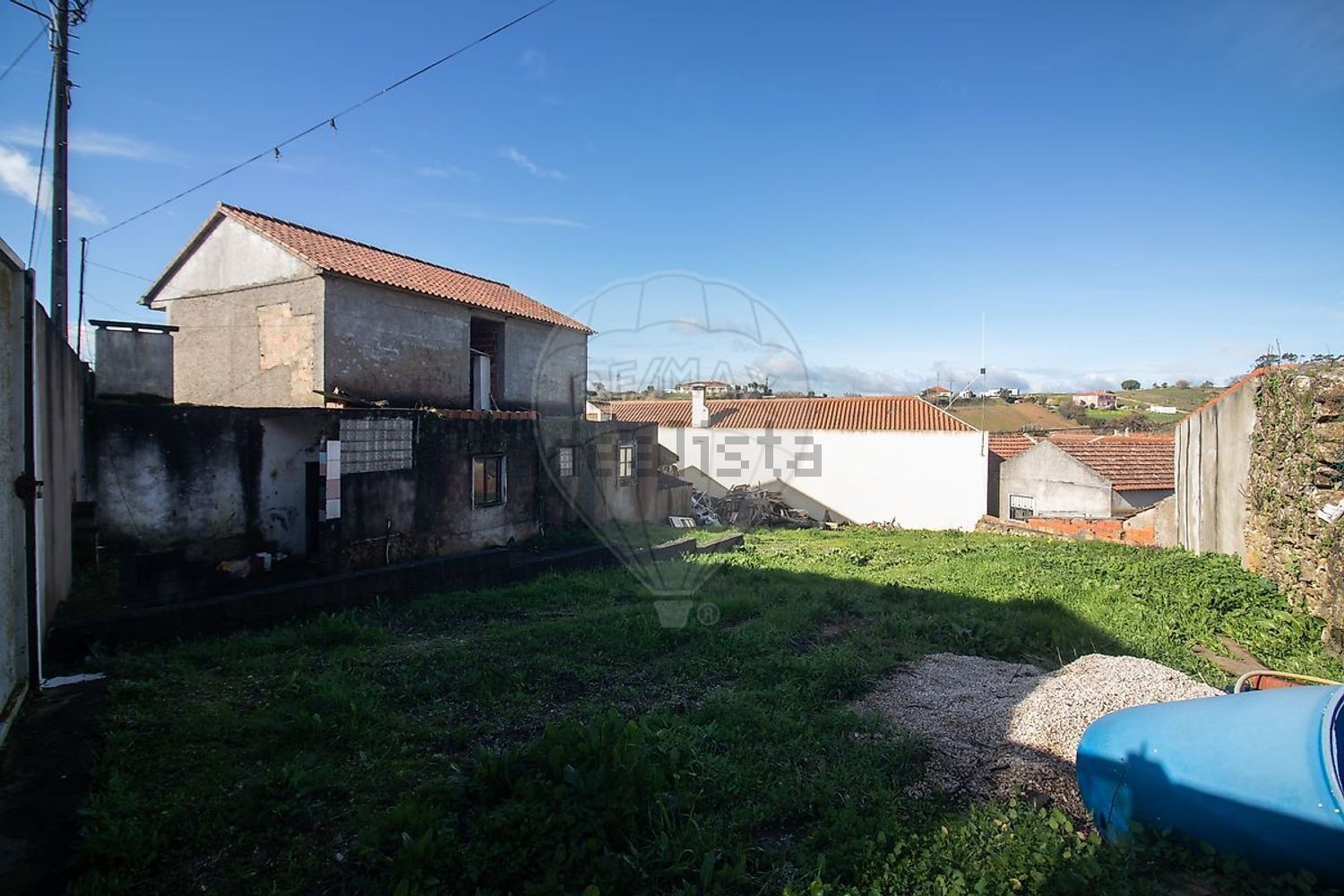 小楼房或独栋别墅出售在São Quintino - 外立面