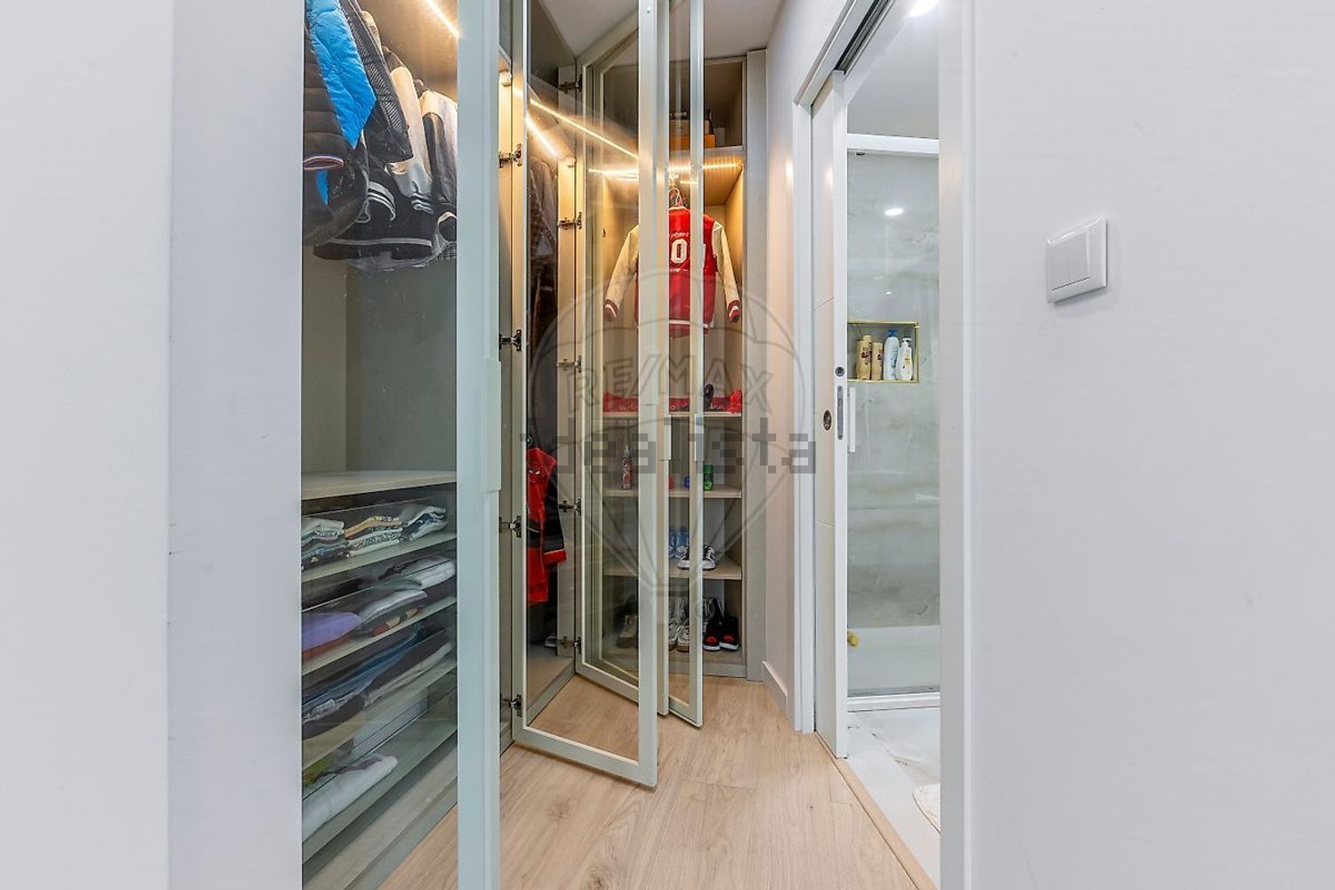 小楼房或独栋别墅出售在Rua da Ribeira - 试衣间