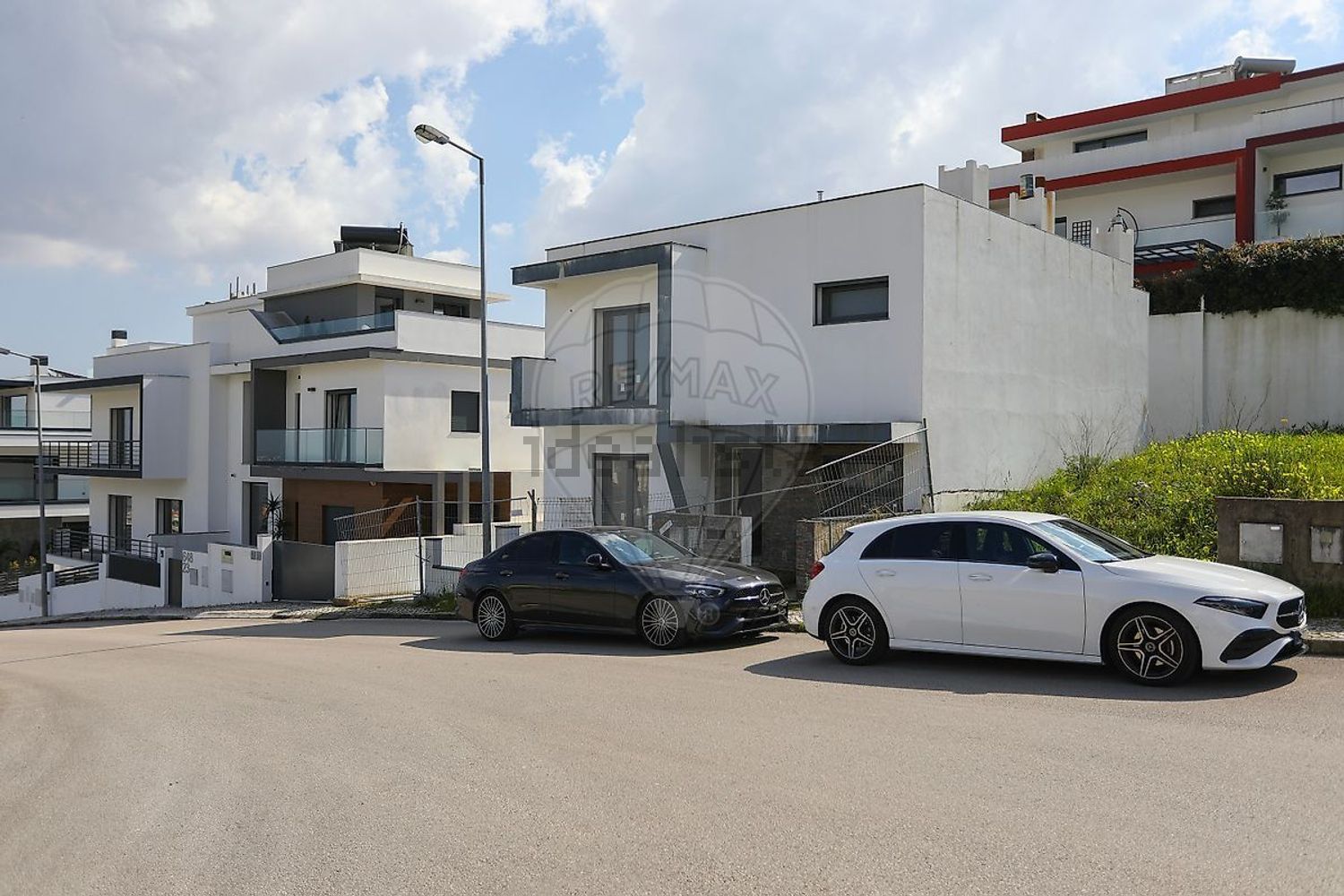 小楼房或独栋别墅出售在Rua das Flores - 视线