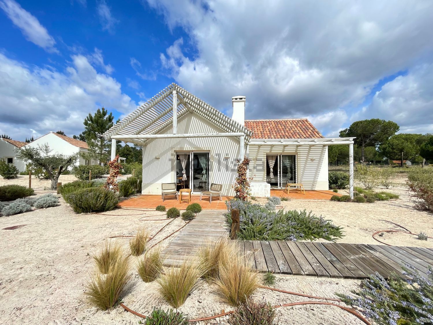 小楼房或独栋别墅出售Authentic Bicas s/n - 外立面