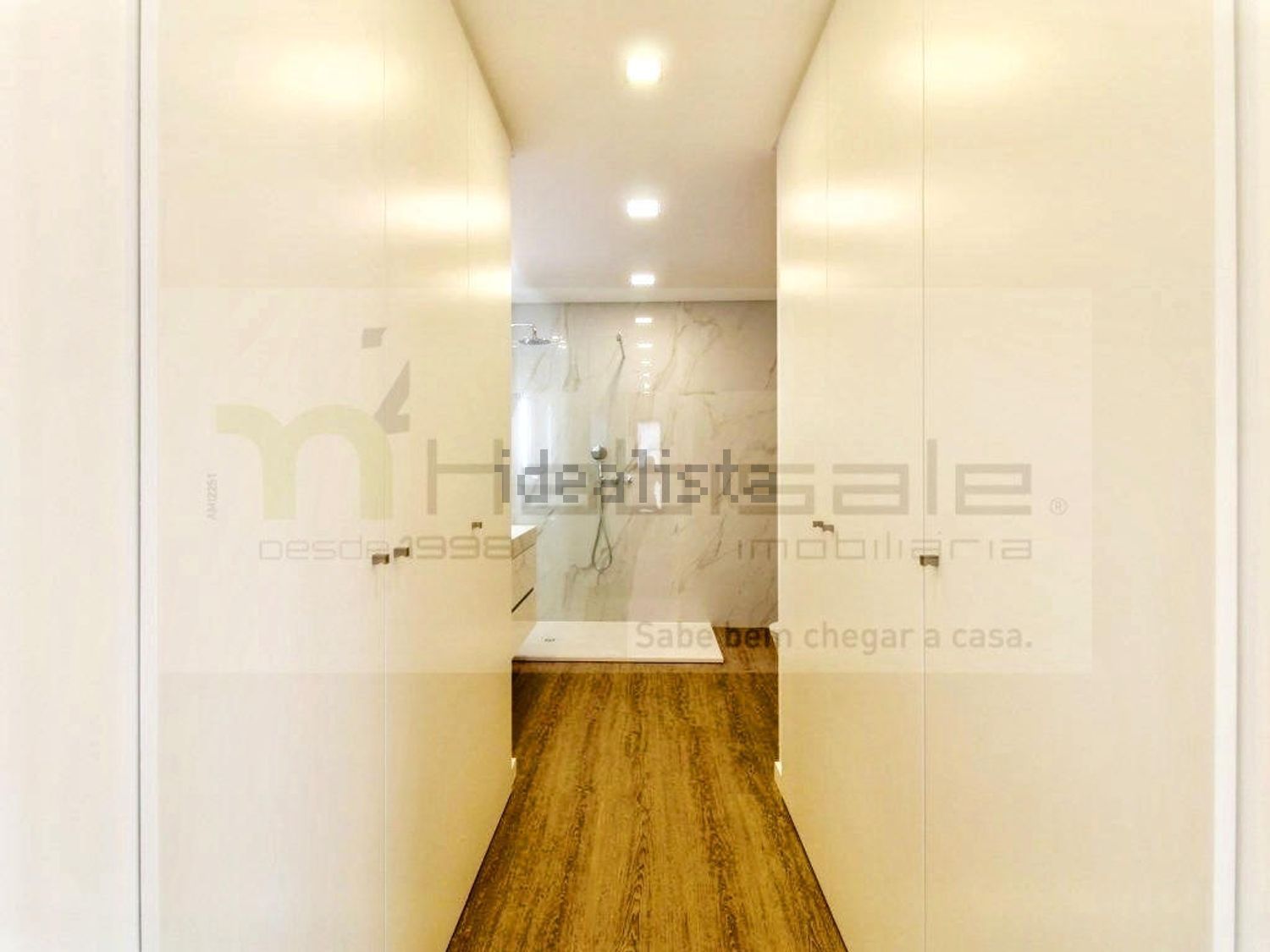 小楼房或独栋别墅出售在Rua Vieira da Silva - 过道