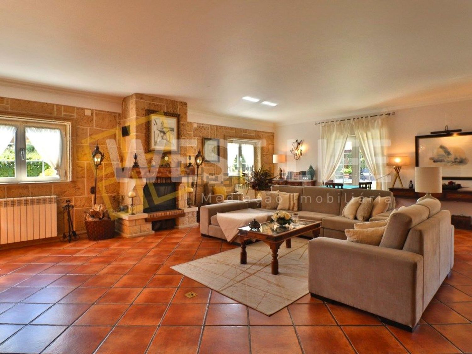 小楼房或独栋别墅出售在Turcifal - 客厅