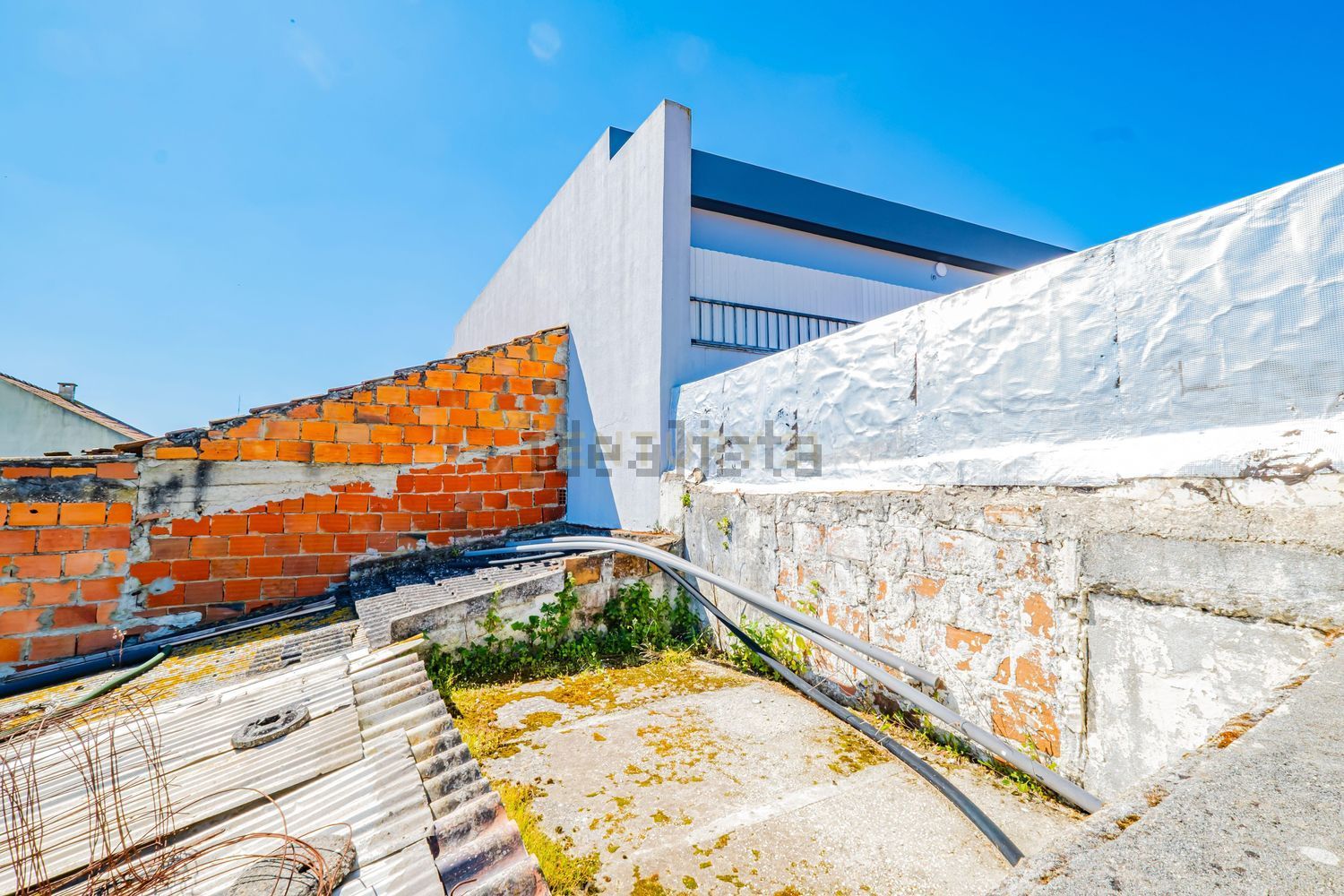 小楼房或独栋别墅出售在Rua General Humberto Delgado, 6 - 照片