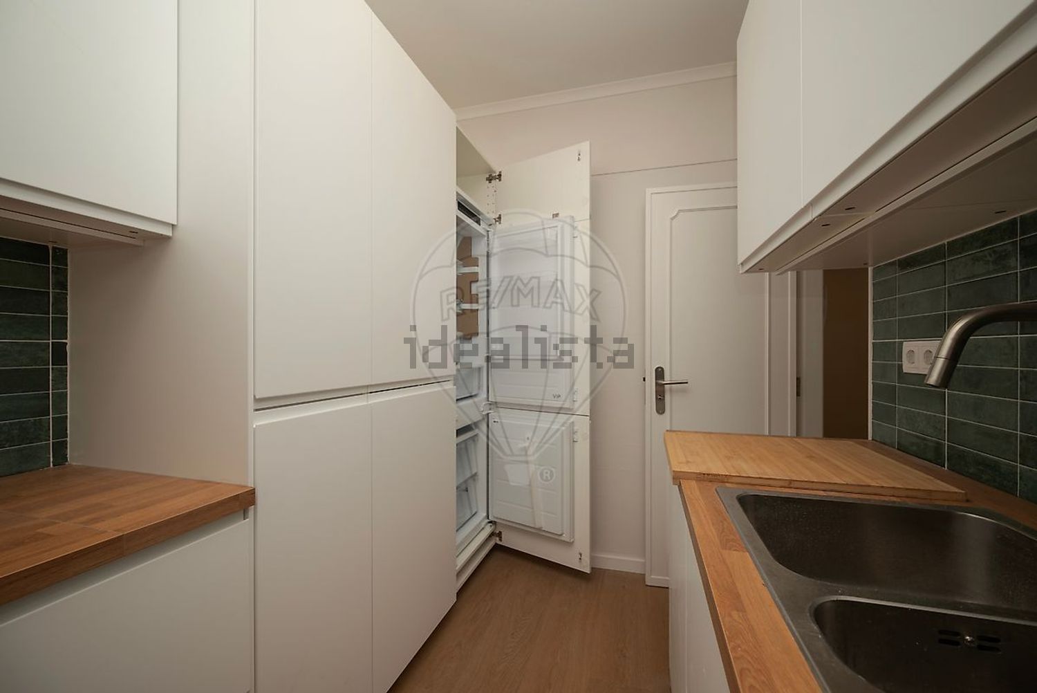 出租公寓 t2在Rua Luís Pastor de Macedo - 厨房