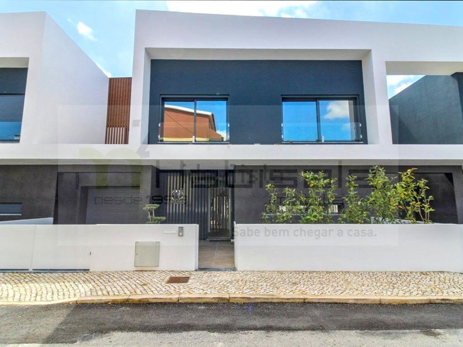 小楼房或独栋别墅出售在Rua Marechal Craveiro Lopes, 43 - 外立面