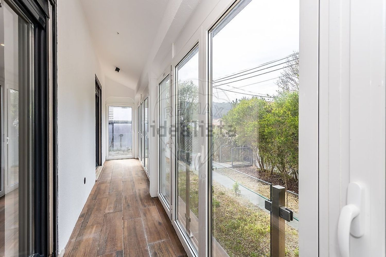 小楼房或独栋别墅出售在Rua Central - 阳台