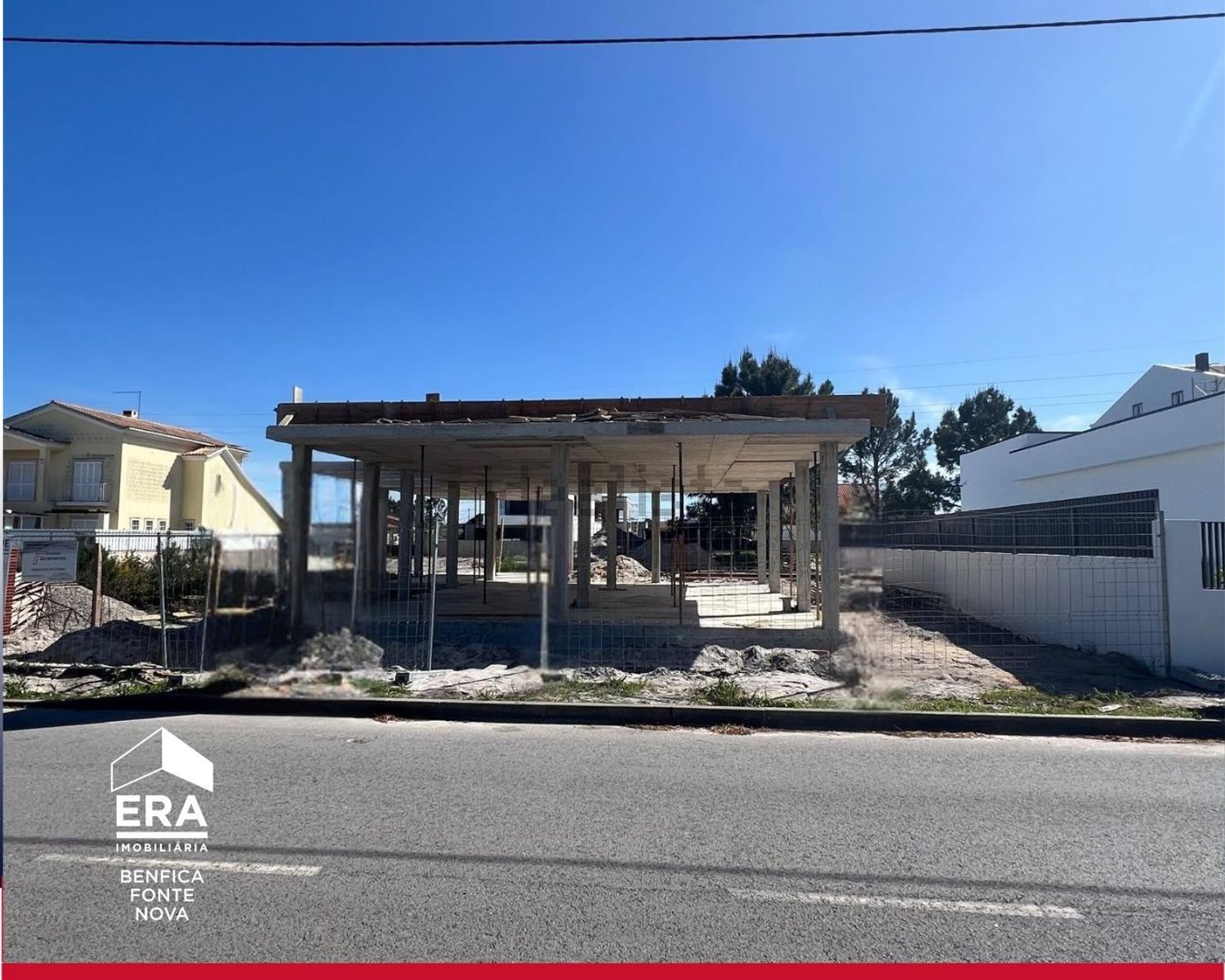 小楼房或独栋别墅出售在Avenida 5 de Outubro - 外立面