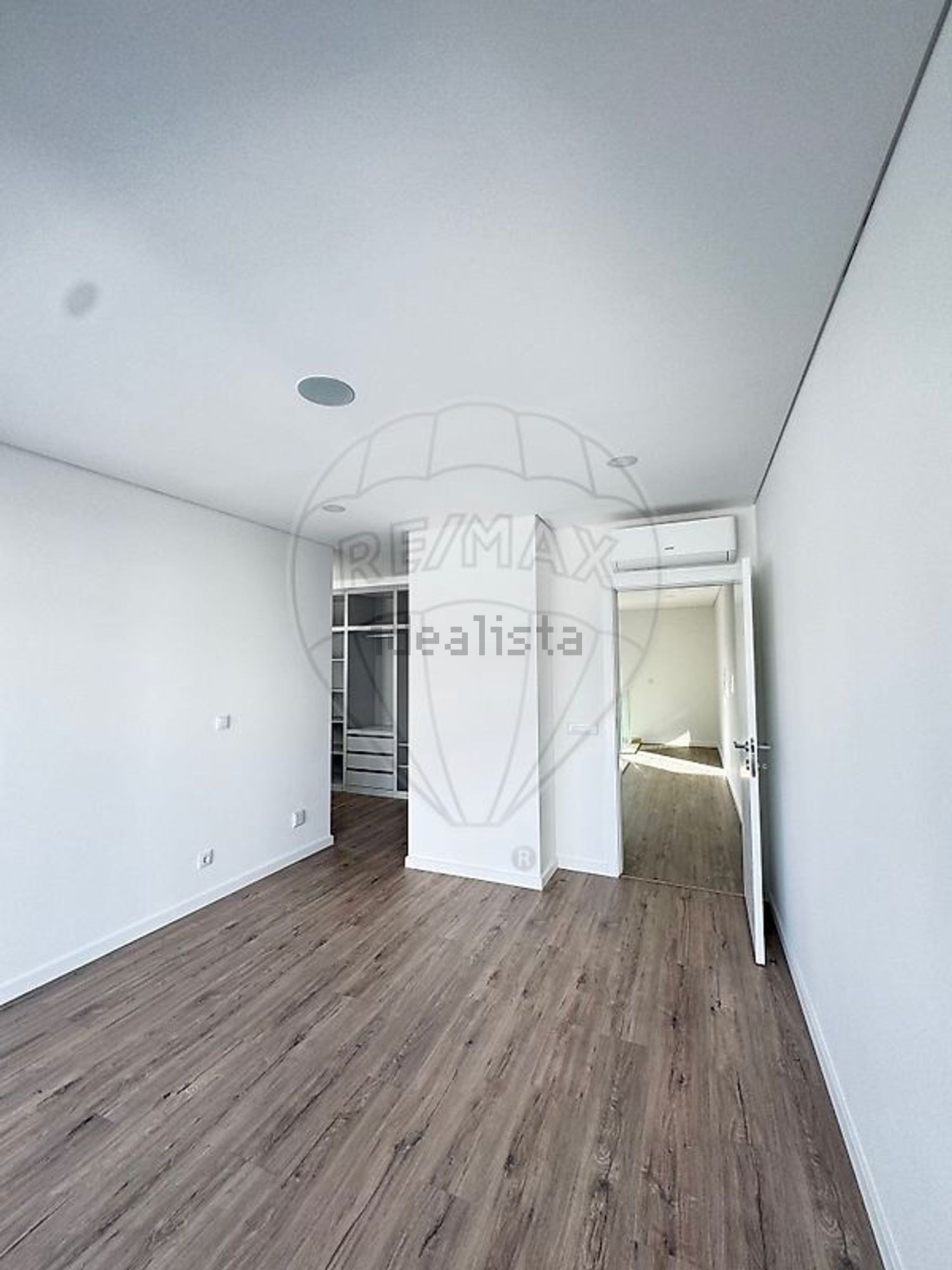 小楼房或独栋别墅出售在Alameda Miguel Torga - 居住