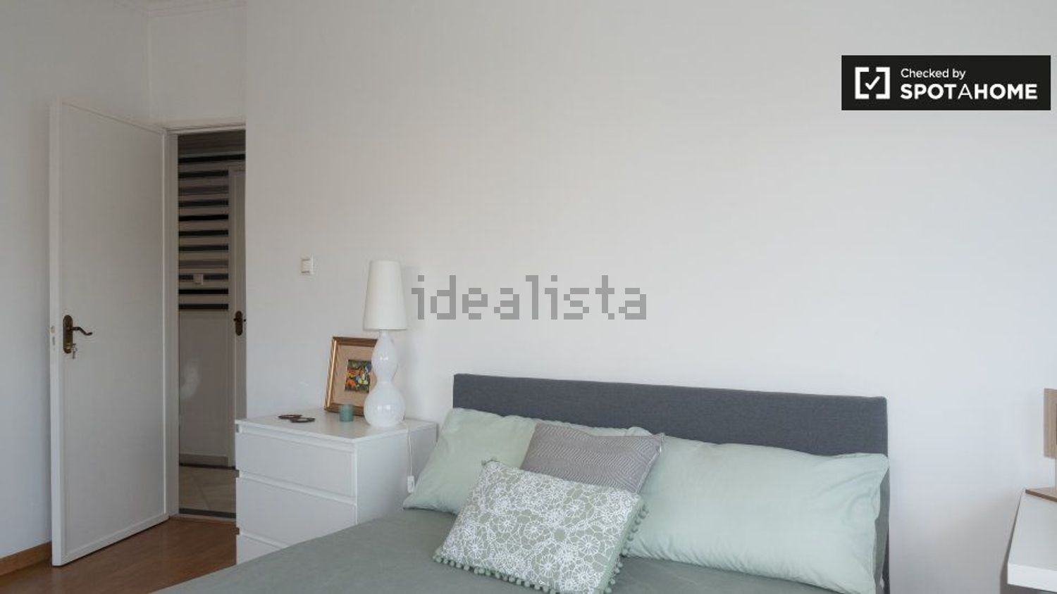 出租房间在Rua Elias Garcia - 卧室