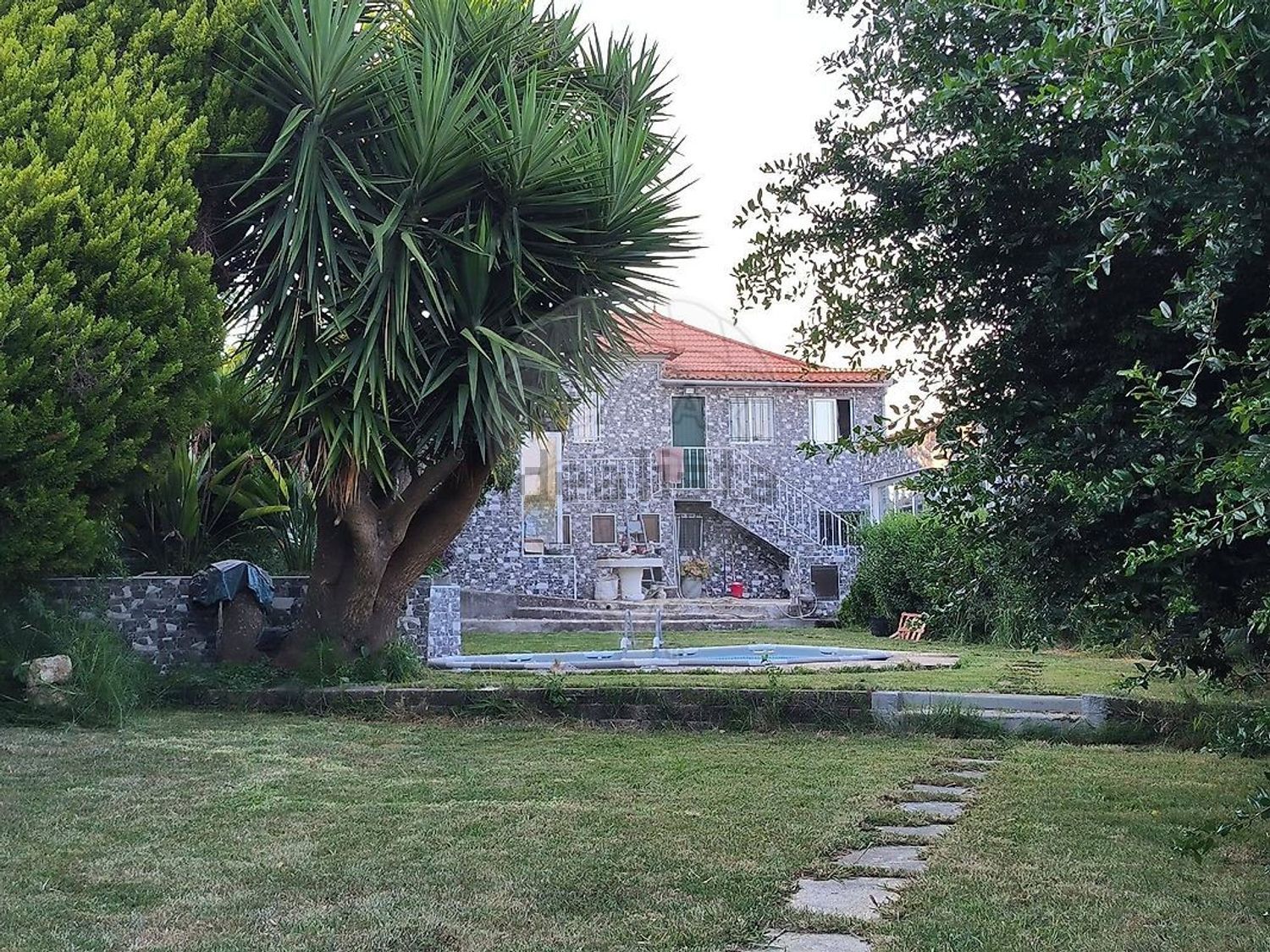 小楼房或独栋别墅出售在Rua da Mata de Palhacana - 花园