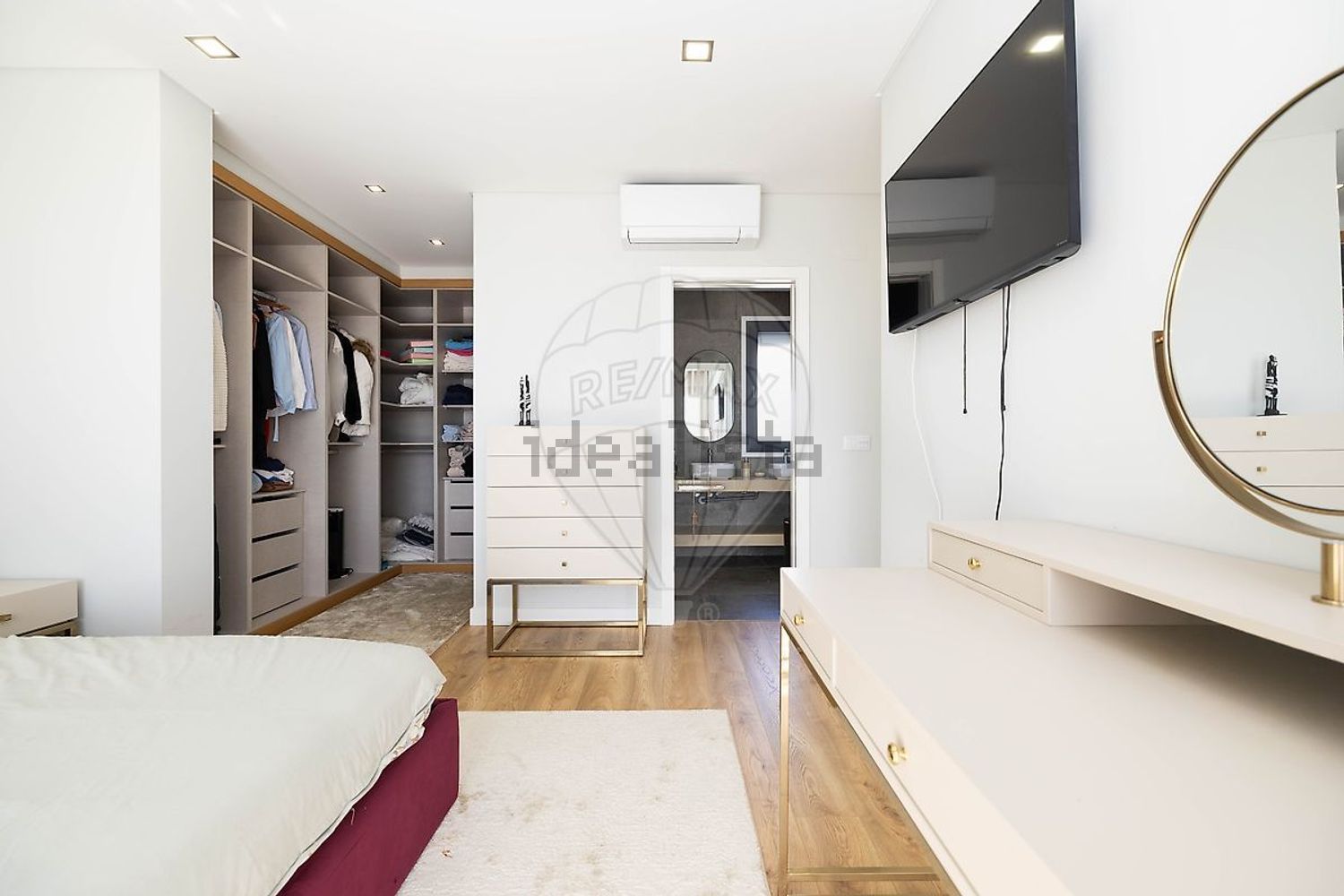 出租小楼房或独栋别墅在Rua Almeida Garrett - 照片