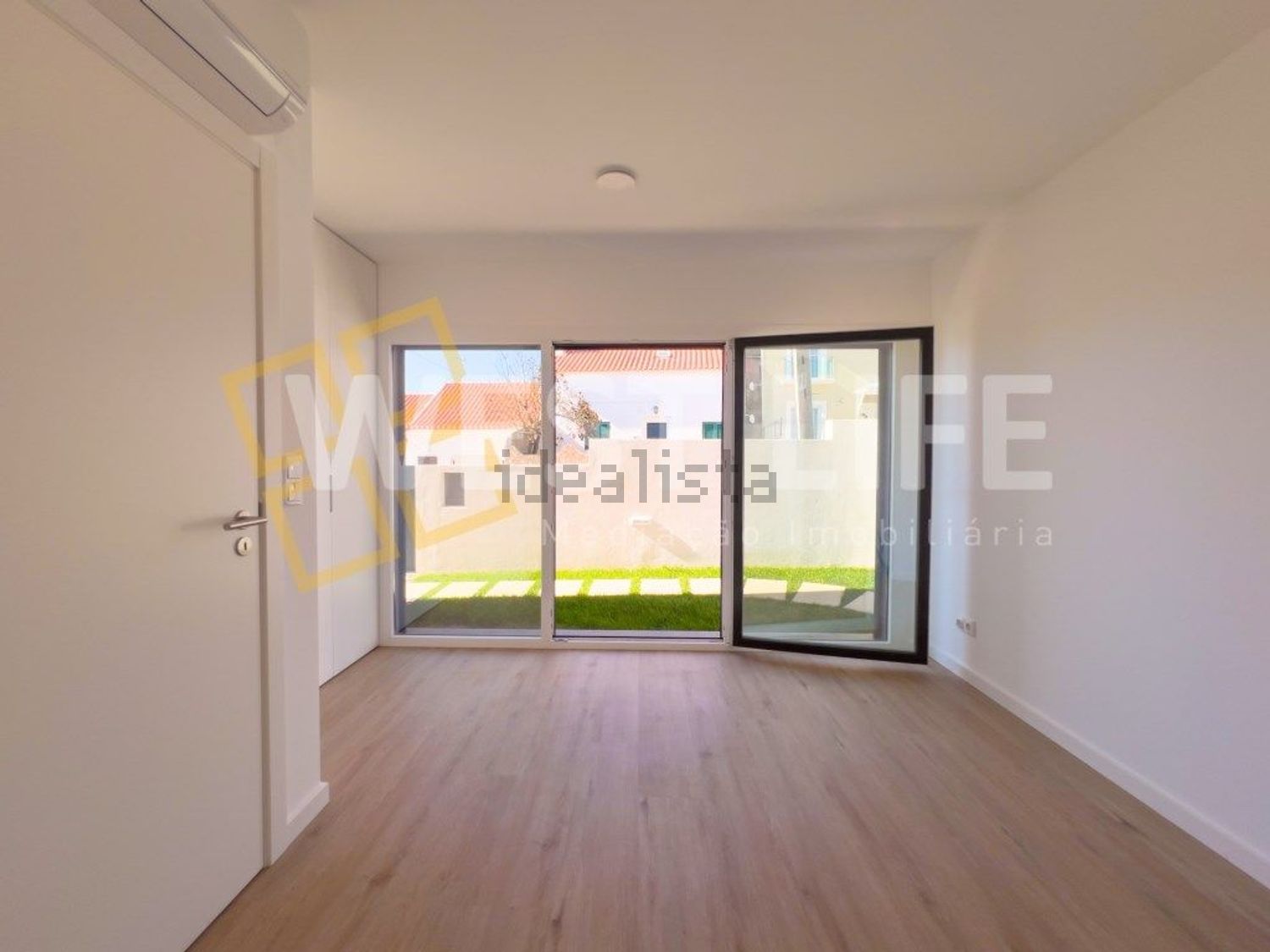 小楼房或独栋别墅出售在São Pedro da Cadeira - 居住