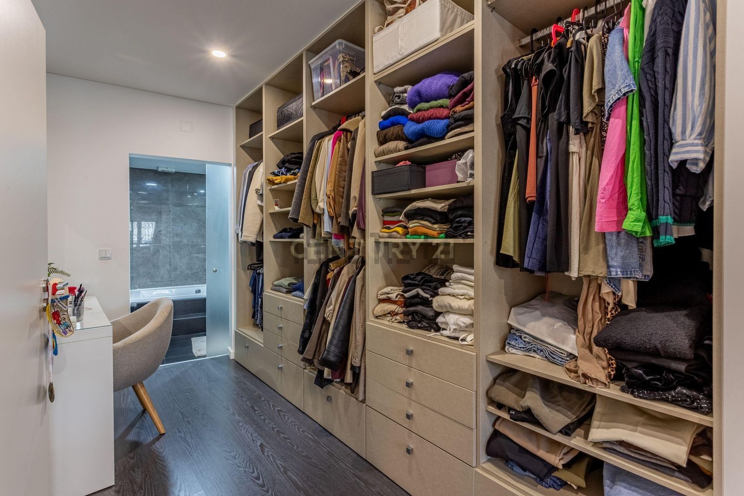 复式公寓出售在Rua Almirante Gago Coutinho, 118 - 试衣间